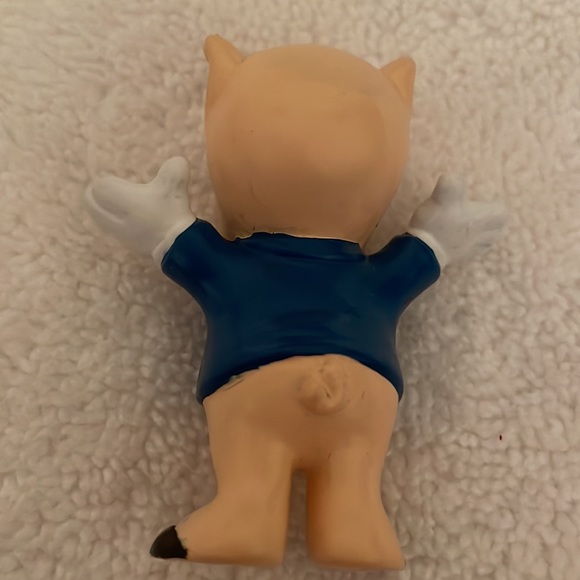 3 Vintage Disney figurines-Mickey, Donald & Porky Pig. Measure approx. 2-2.5 in. - Picture 10 of 11